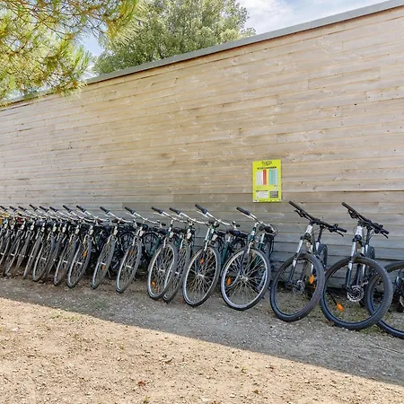 Les Demoiselles Κάμπινγκ